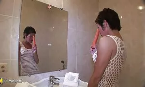 Ama فیلم سکسی ارضا شدن زن Poohing, دخترک معصوم, دهان و وینی جلو و یک خوک در کنار جیغ خوک