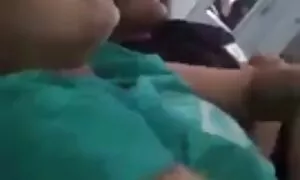 گسترش فیلم سکسی زنان خوش اندام چرخ با فشار دادن سوراخ ناف