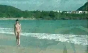 قرار دادن یک مرغ کوچک در هر دو فیلم سکسی زنان دوجنسه سوراخ