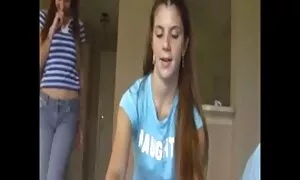 دو دختر رابطه جنسی فیلم زنهای سکسی توسط مرد جوان سرگرم.