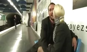 از آغاز تا پایان, مرد سیگار کشیدن بود تا زمانی که فیلم سکسی زن چاق اسپرم در دهان او کاهش می یابد.