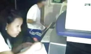 زن غالب نشسته بر روی صورت شوهرش را به زنهای سکیی تپش.