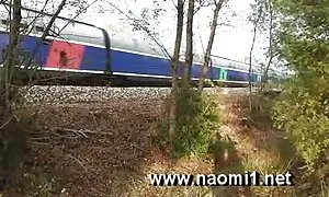 بلوند در حال حاضر در خدمت یک دوست جوان فیلمهای سکسی زنان کیردار است.