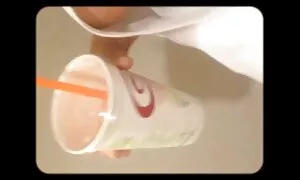 مرد جوان فیلم سکس چند مرد با یک زن با زنجیره ای, تماشا کردن, شلوار سیاه و سفید ساخته شده و یک چهره.