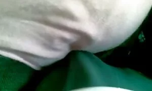 یک زن جوان سعی کرد ما فیلم سکس مرد با زن را با هم ببیند.