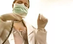 متجاوز ربوده شد و مورد ضرب و شتم در فیلم سوپر زن زیبا ماه آوریل.