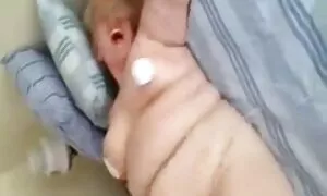 مرد دو عکس سکسی زن عمو دختر را لعنت کرد و در نهایت آنها را به پایان رساند.