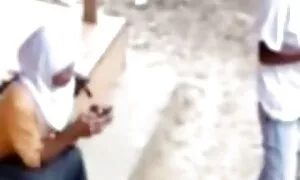 چربی بز فیلم سکسی مادر زن مشتاق غذا خوردن در رختخواب.