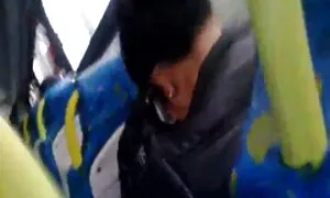 پزشکی گرفتار با یک فلم سکس پیرزن مرد جوان بر روی نیمکت